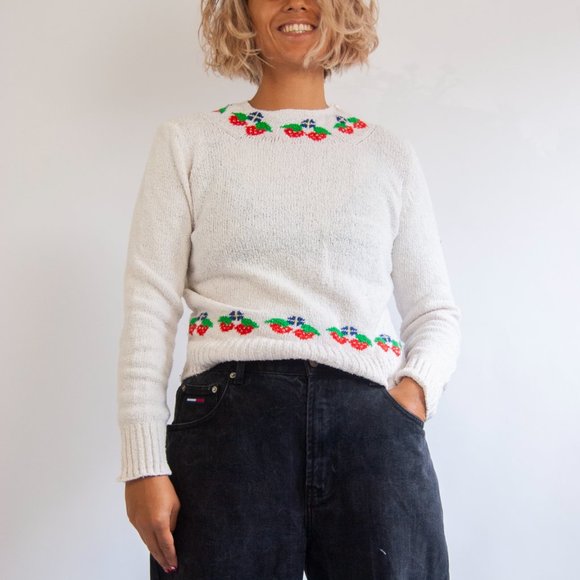 80s Strawberry Trim Sweater L Large / cottage core - Picture 3 of 7